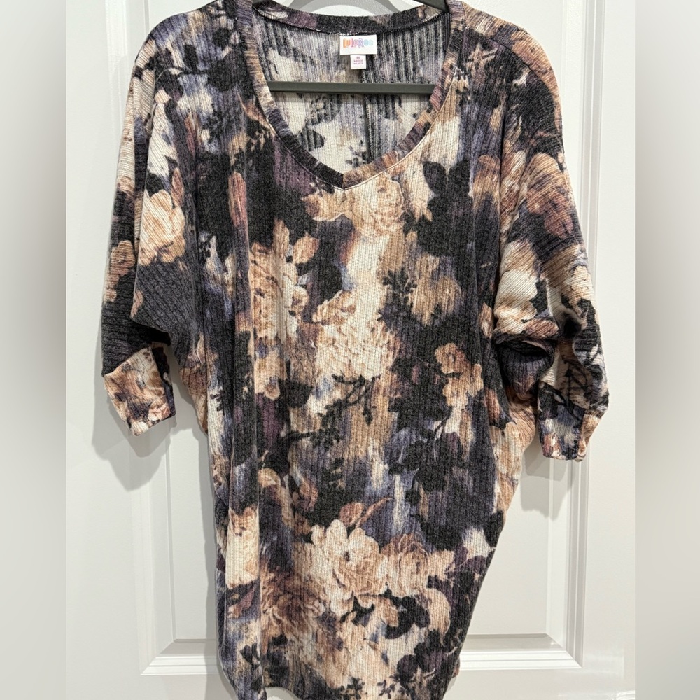 LuLaRoe Renee Floral V-Neck Top NWOT